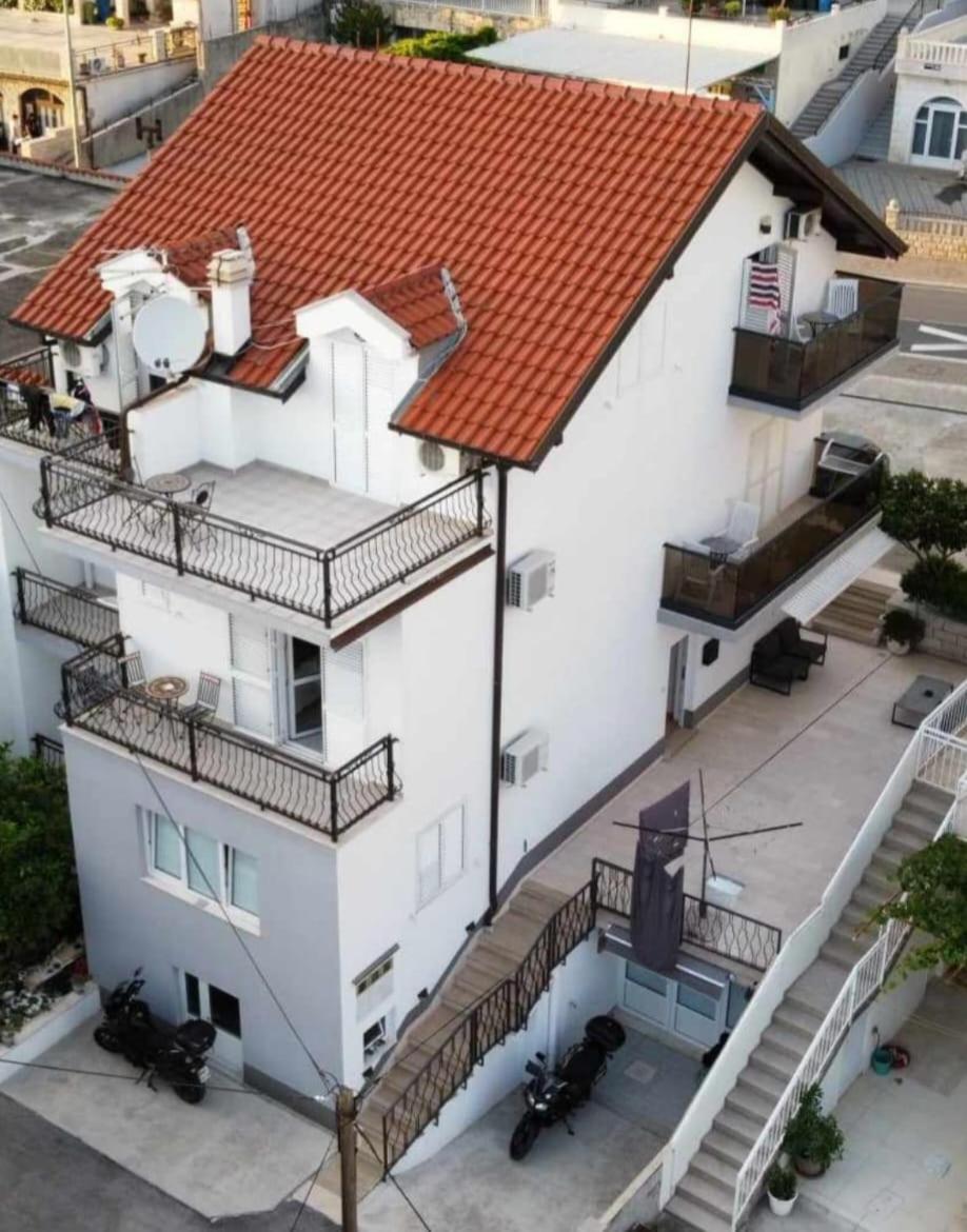 Apartments Rose Loboja Макарска Экстерьер фото